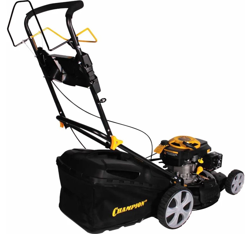 champion-lm5131-gazonokosilka-spervyj-podhod