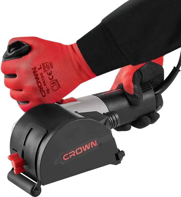 schetochnaya-shlifovalnaya-mashina-crown-ct13551-110rsv-v-rabote