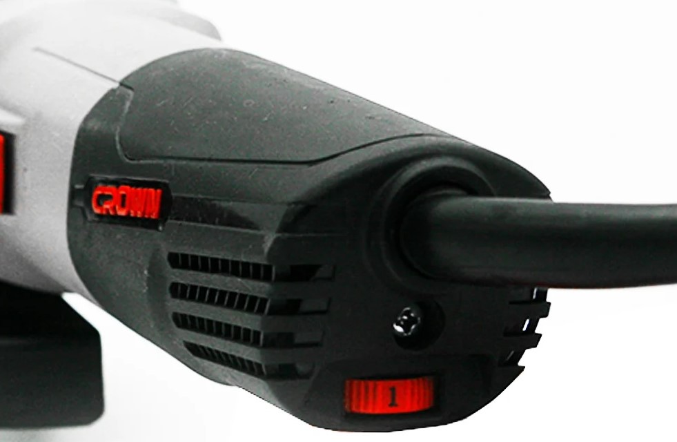 uglovaya-shlifmashina-crown-ct13502-125v-v-rukakh