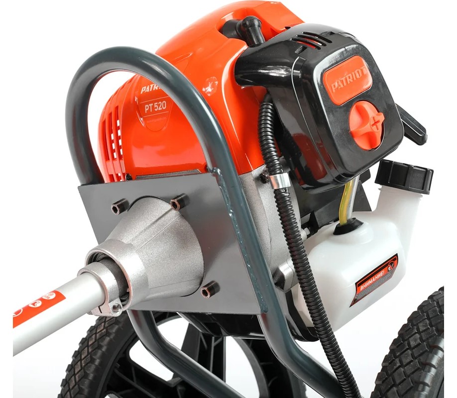 kolesnyj-trimmer-gazonokosilka-patriot-pt520-512109520-koleso-blizko