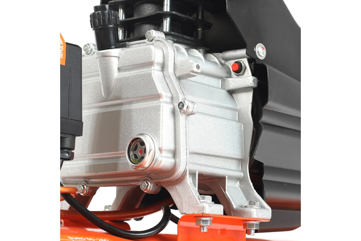 patriot-euro-50-260k-electric-air-compressor-50l-tank-2-6hp-with-accessories-photo10.jpg