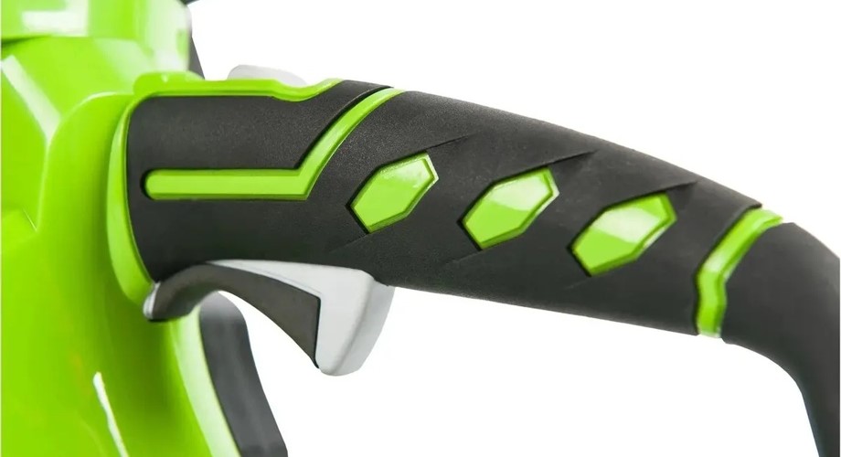 greenworks-24v-cepnaya-pila-g24cs25-v-rukah