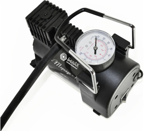 car-air-compressor-belak-tornado-10-pressure-gauge-close-up