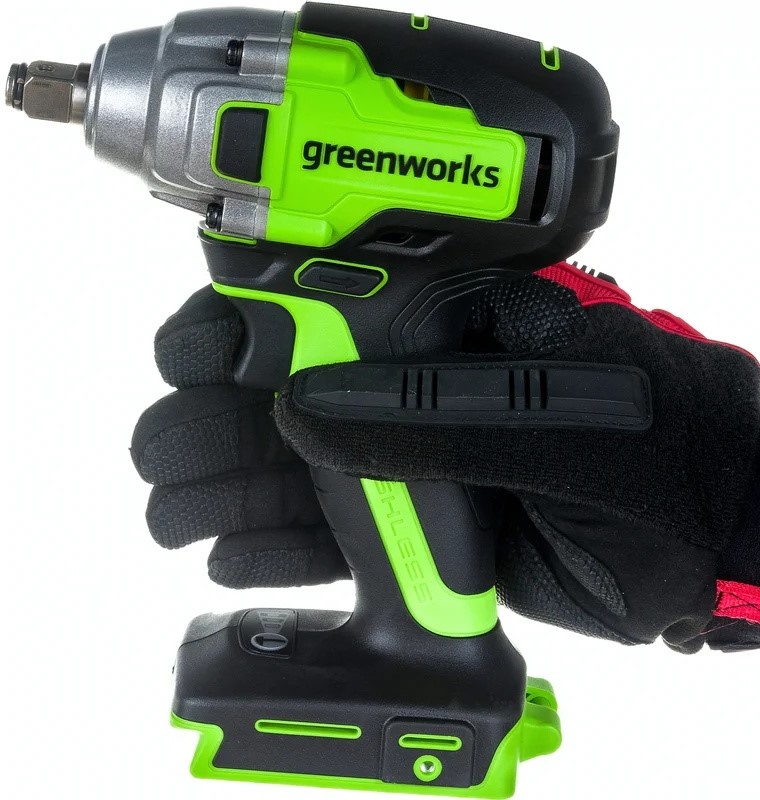 impact-wrench-greenworks-gd24iw400-in-hand