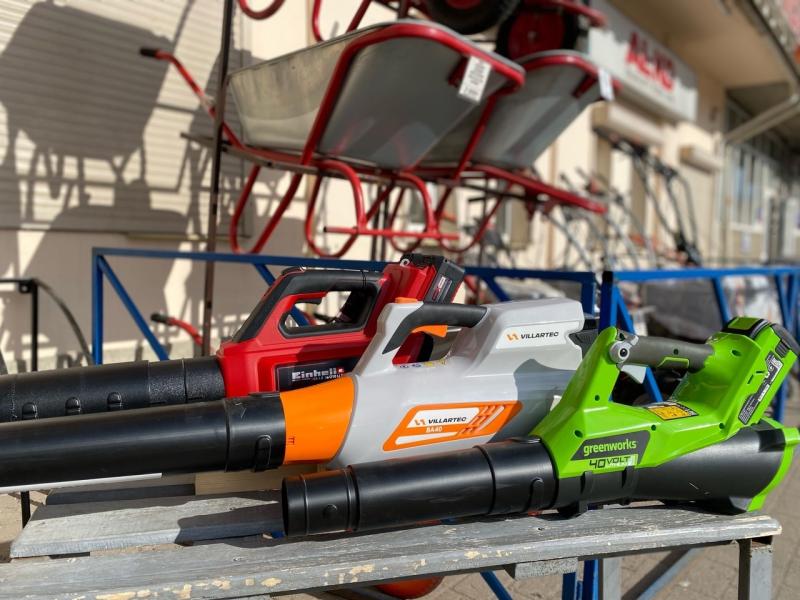 Почему стоит выбрать воздуходувку?