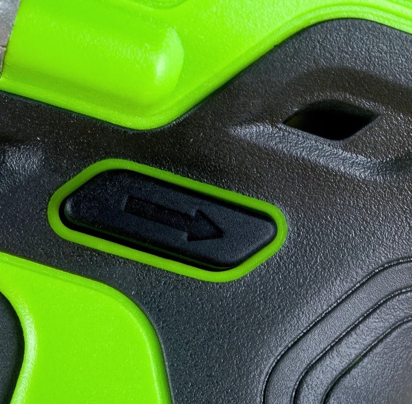 impact-wrench-greenworks-gd24iw400-direction-switch
