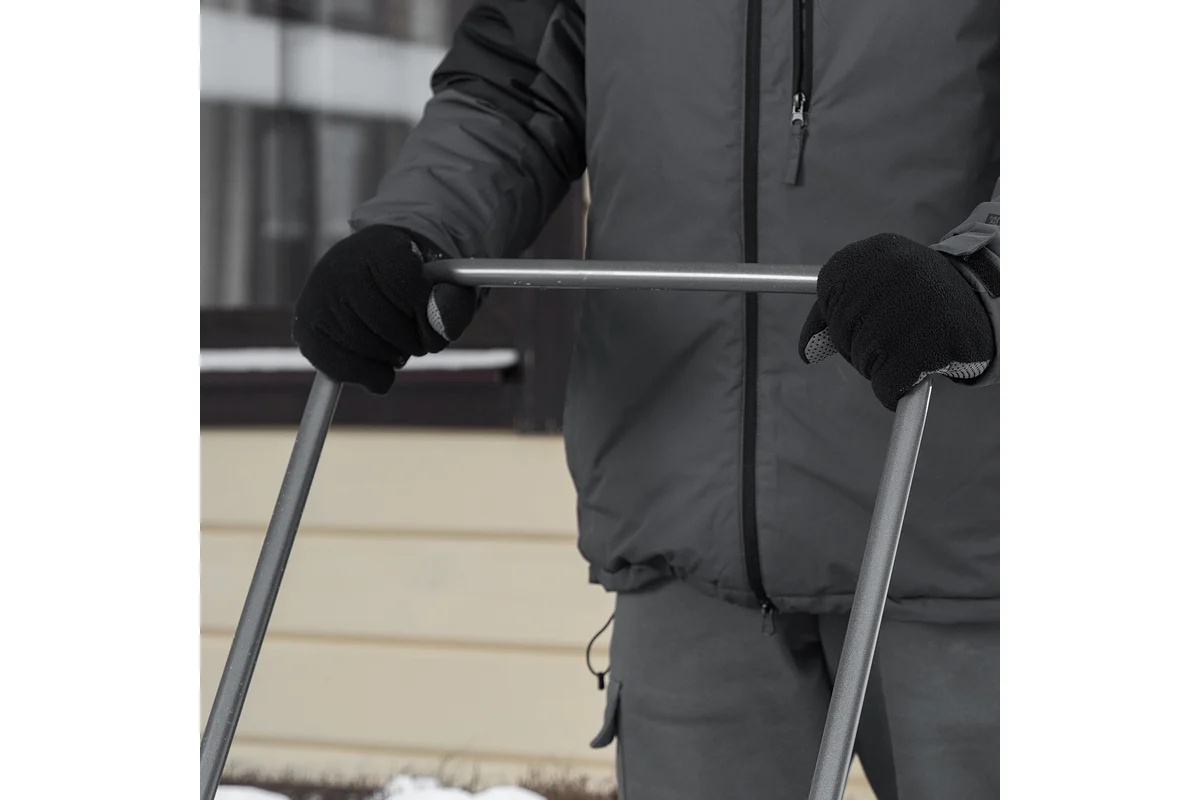 dvizhok-plastikovyi-dlya-snega-p-obraznaya-ruchka-790x450mm-sibrtex-rossiya-61594-metallicheskaya-opora