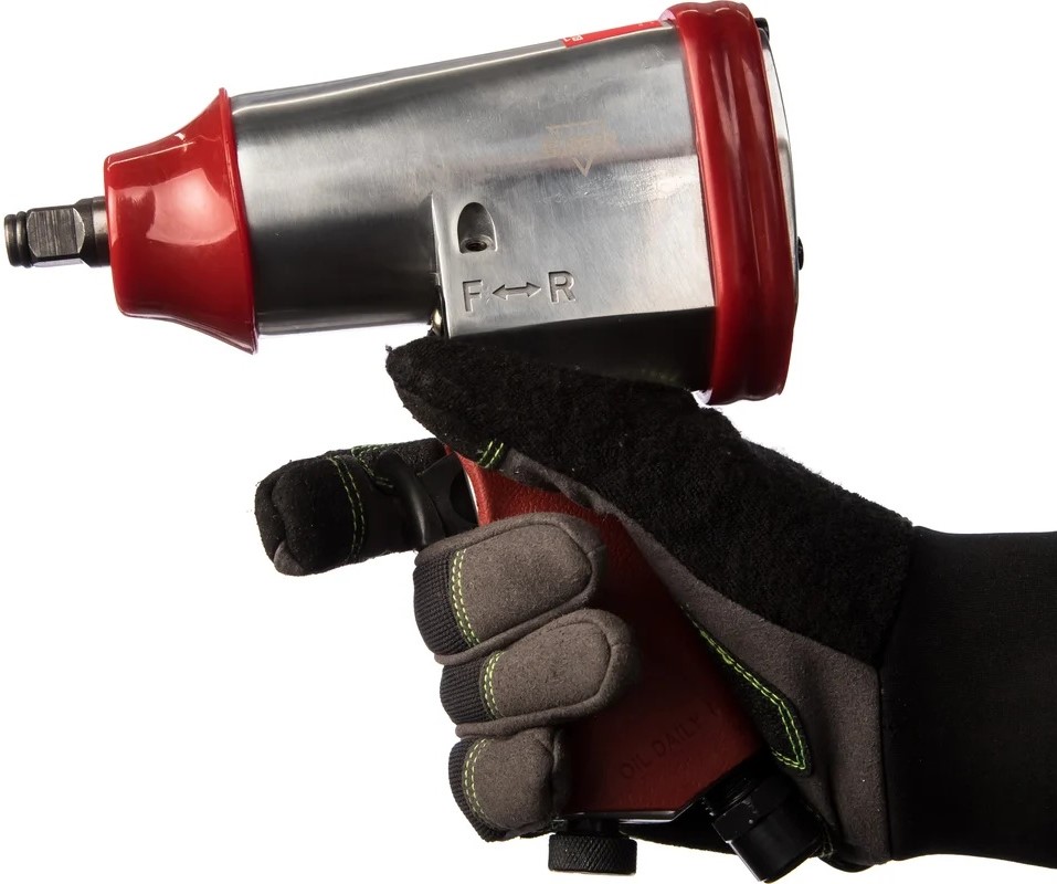 pneumatic-impact-wrench-elitech-0704-012700-hand